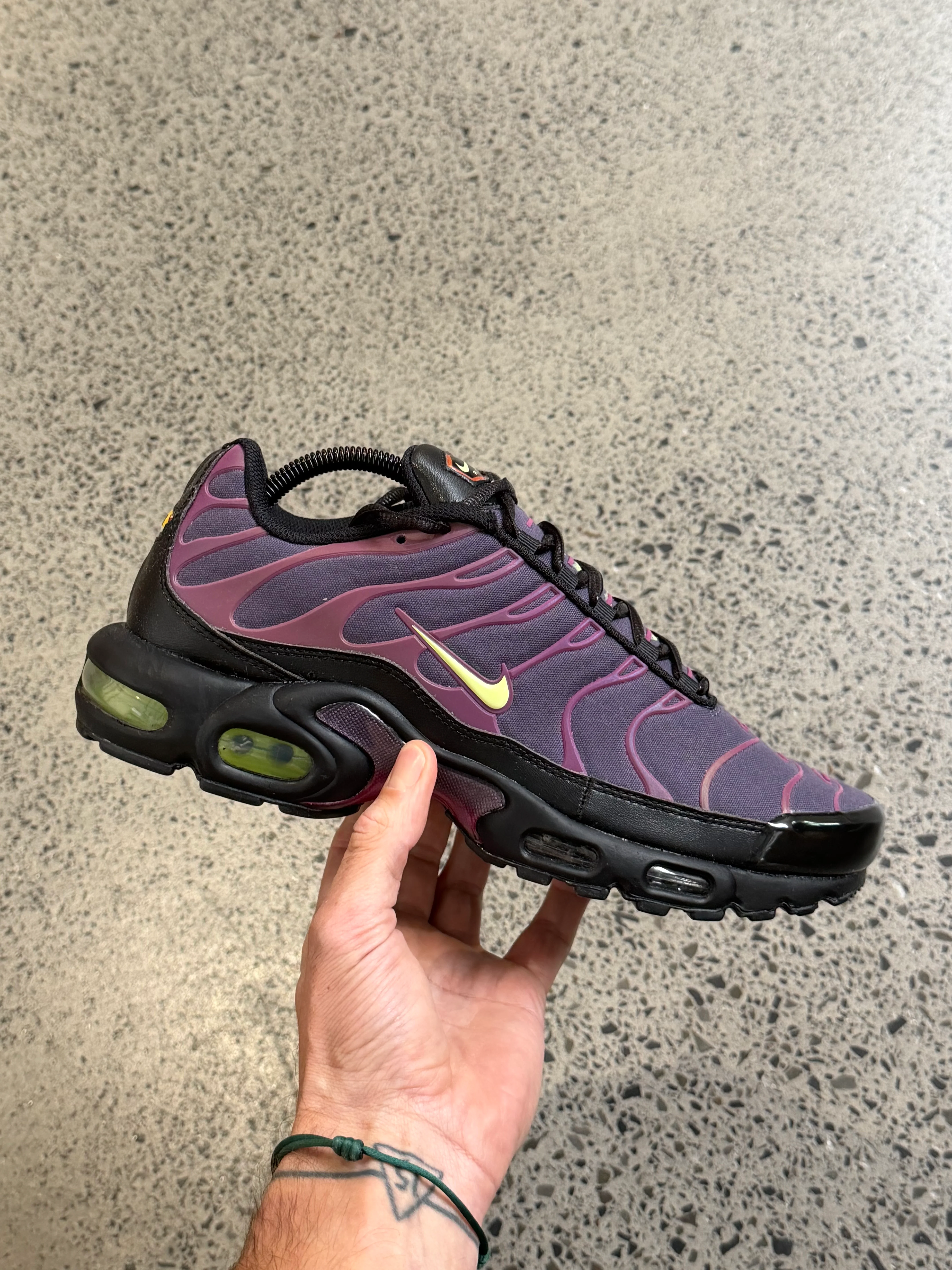 Nike Air Max Plus Tuned 1 Dark Raisin Liquid Lime - Image 2