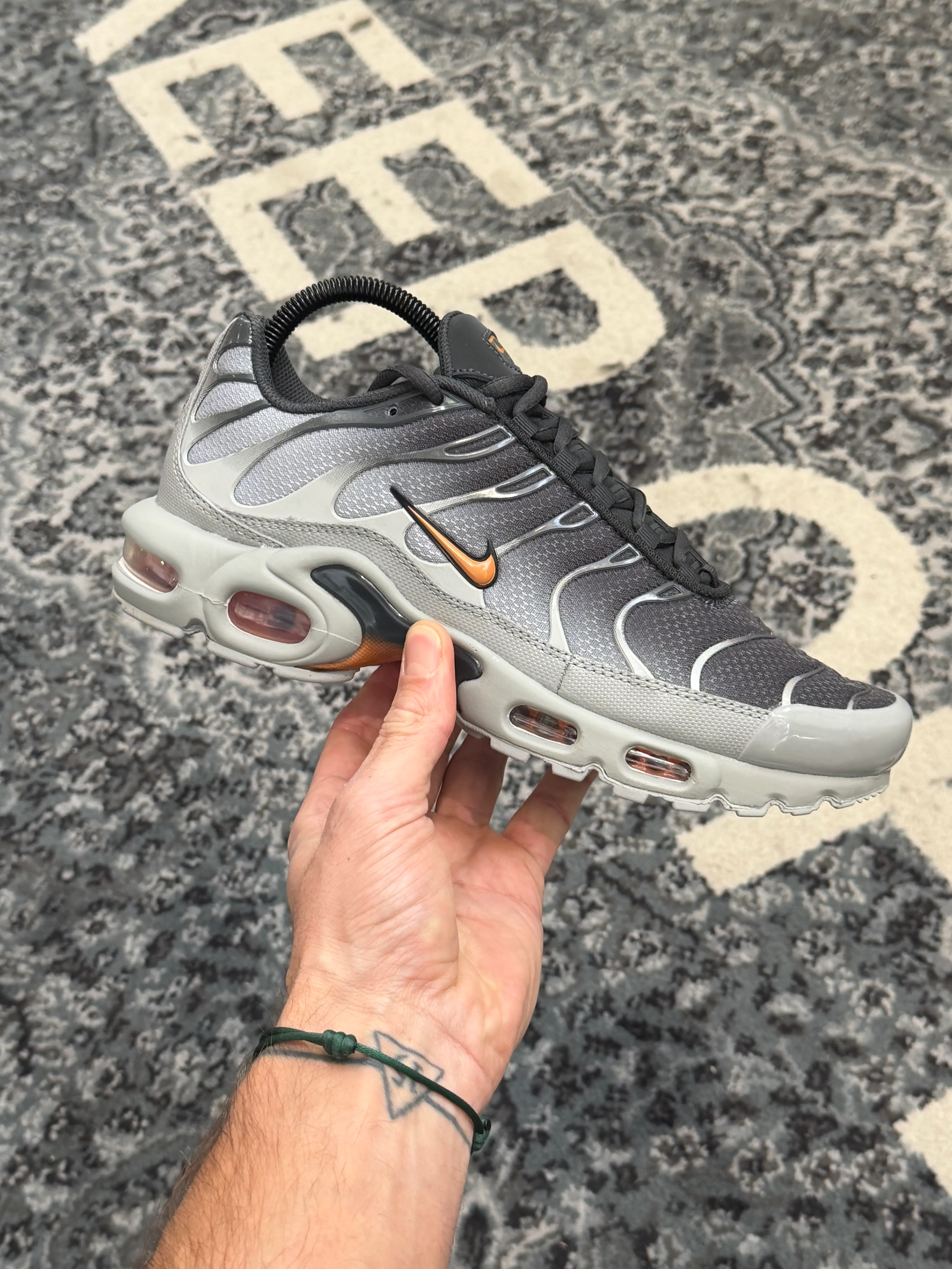 Nike Air Max Plus Tuned 1 Hot Curry - Image 2