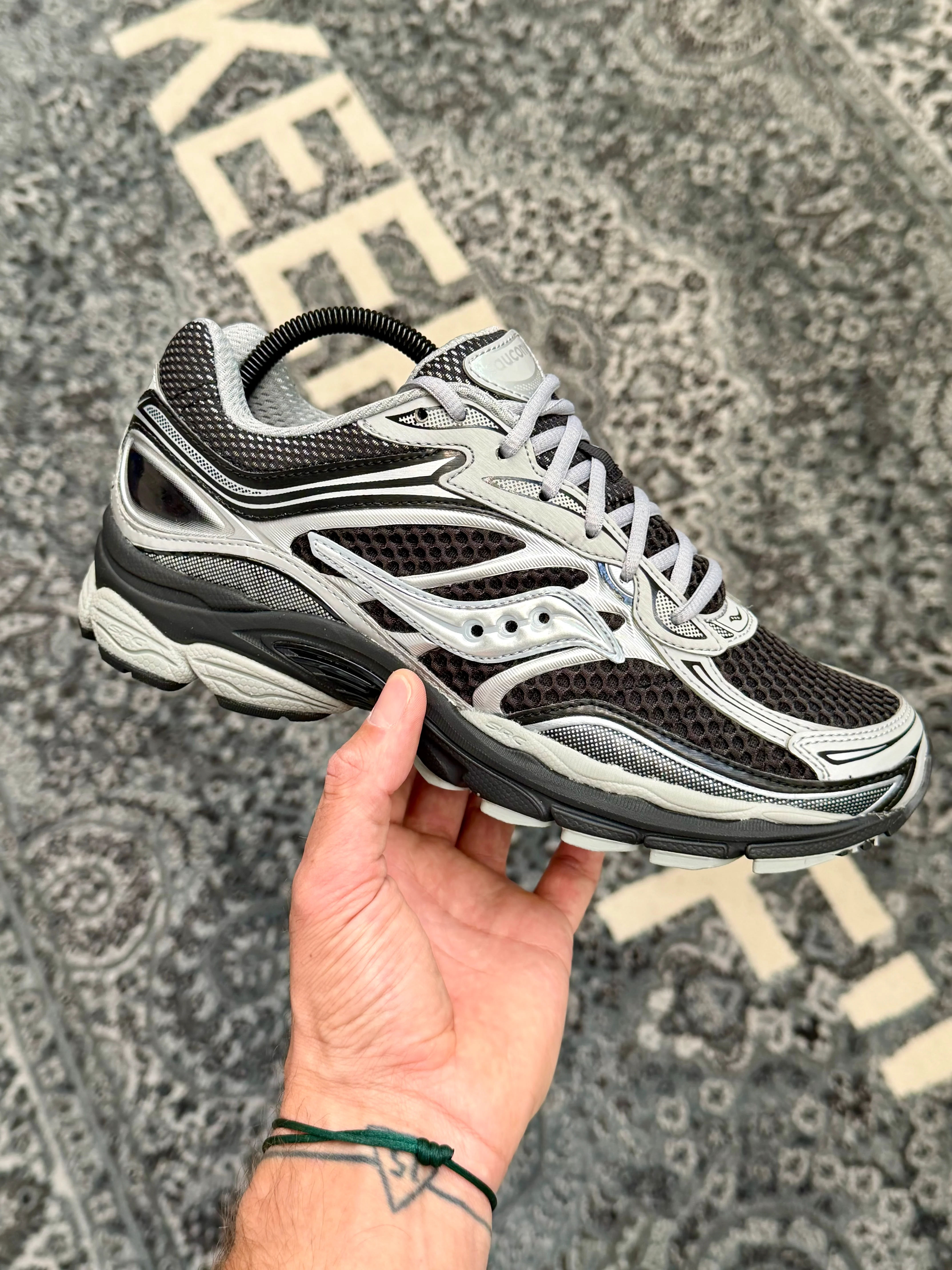 Saucony ProGrid Omni 9 Black Silver Grey Men's - Image 2